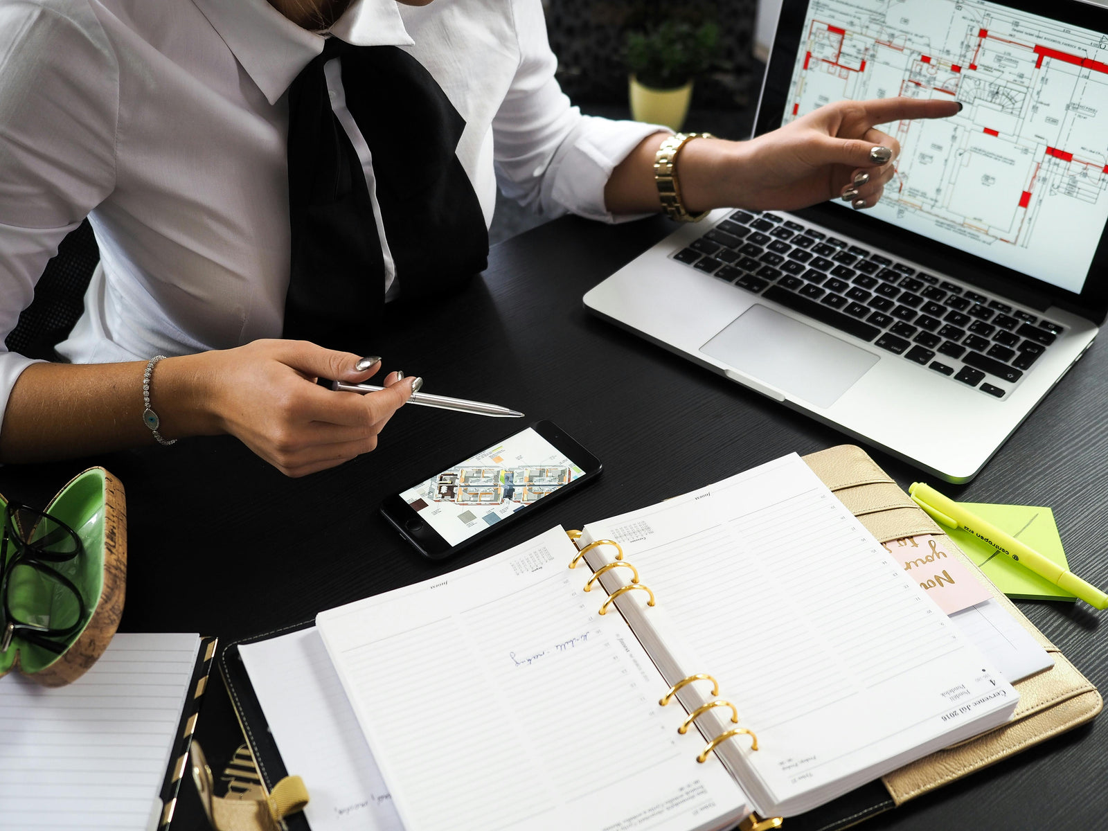 Do You Get Your Real Estate Agent a Gift? Top Gift Ideas to Show Your Appreciation