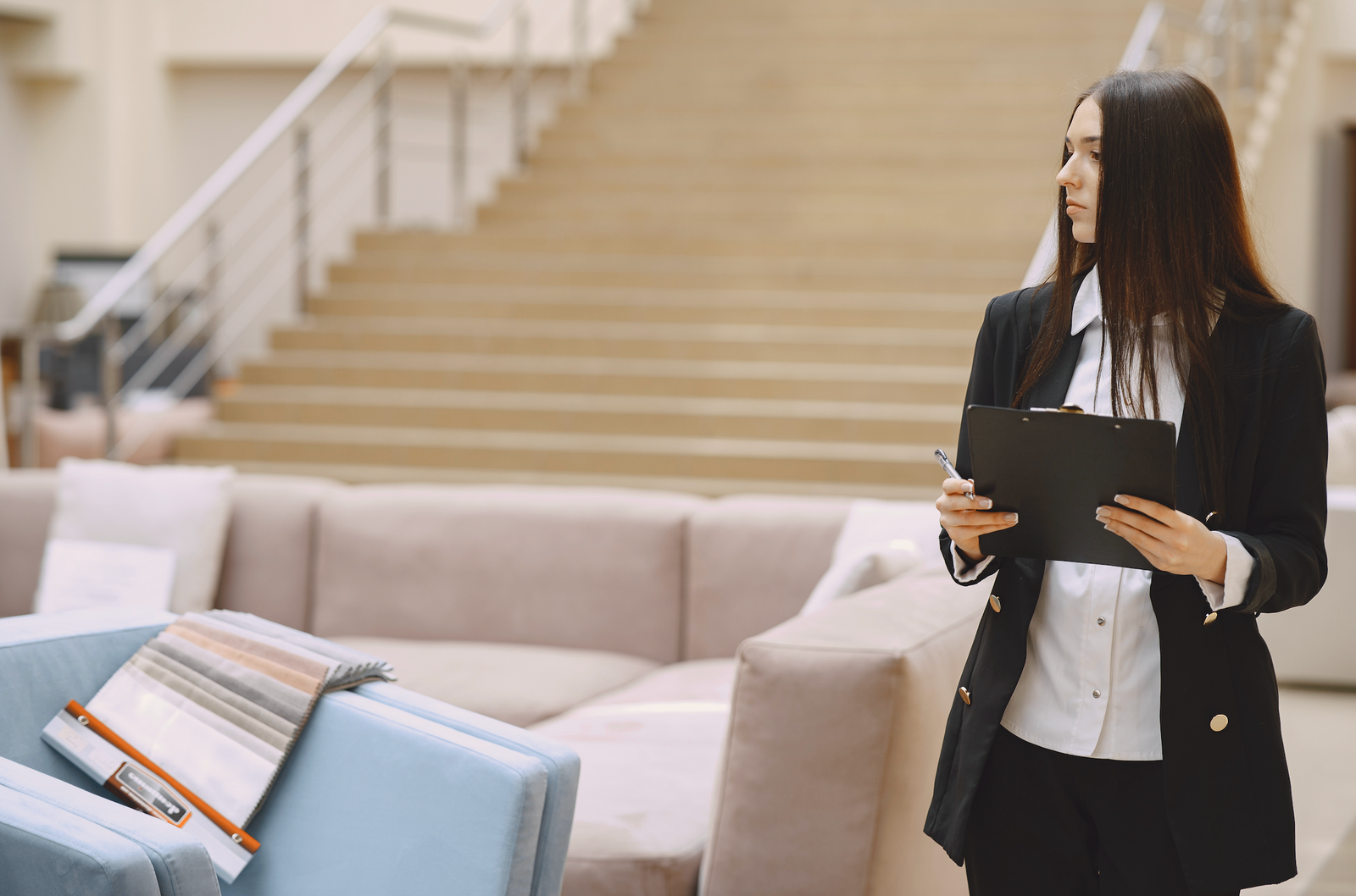 Enhancing Your Client’s Travel Experience with High-Quality Portable Chargers