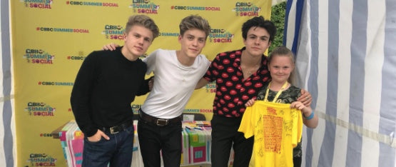 Why Your Phone Should Never Die Around a Boy Band